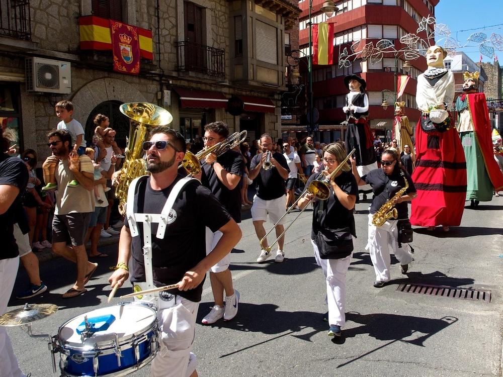 El chupinazo marca el inicio de las Ferias y Fiestas en Arenas