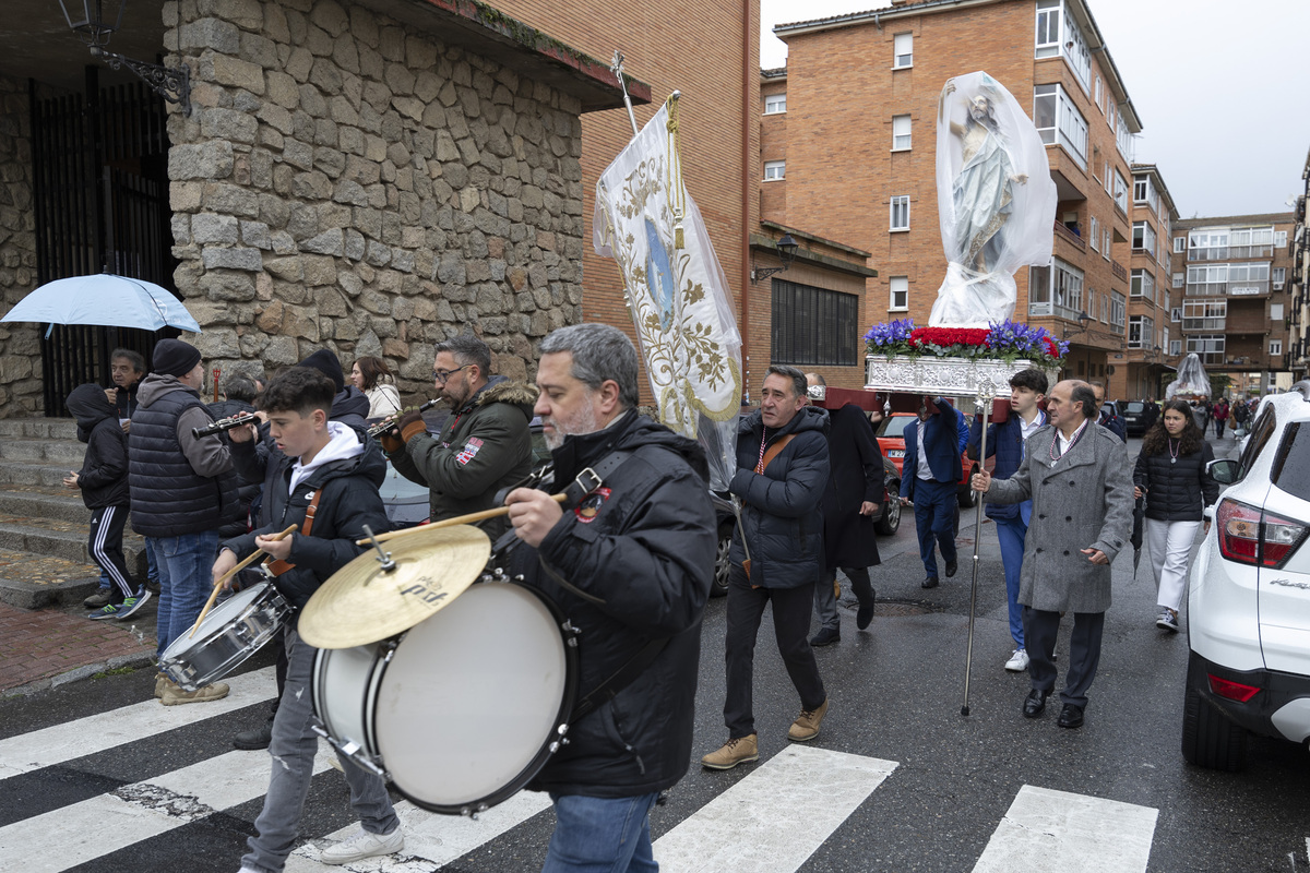 Domingo de Resurrección, procesión de Resucitado, Semana Santa 2024. Encuentro en la Iglesia de la Sagrada Familia.   / ISABEL GARCÍA