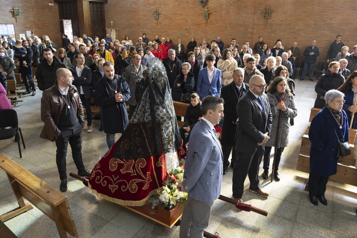 Domingo de Resurrección, procesión de Resucitado, Semana Santa 2024. Encuentro en la Iglesia de la Sagrada Familia.   / ISABEL GARCÍA