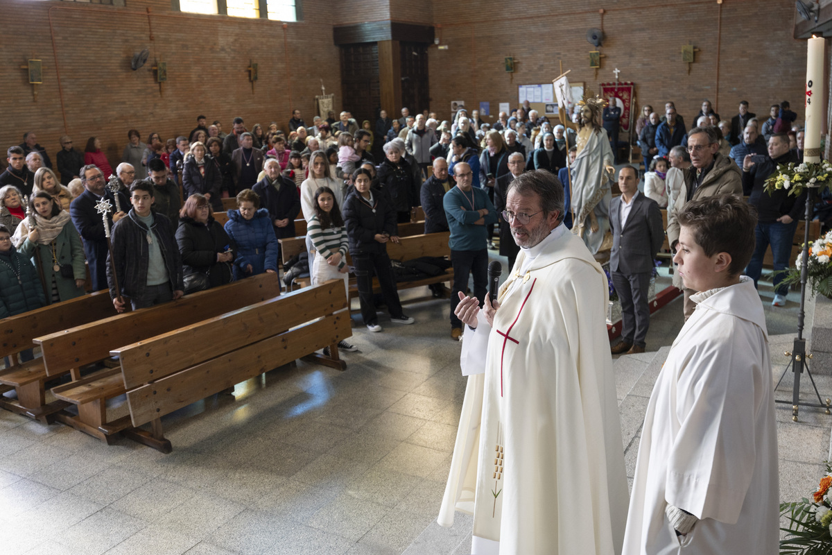 Domingo de Resurrección, procesión de Resucitado, Semana Santa 2024. Encuentro en la Iglesia de la Sagrada Familia.   / ISABEL GARCÍA