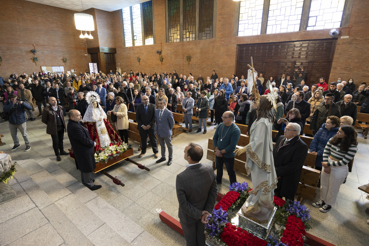 Domingo de Resurrección, procesión de Resucitado, Semana Santa 2024. Encuentro en la Iglesia de la Sagrada Familia.   / ISABEL GARCÍA