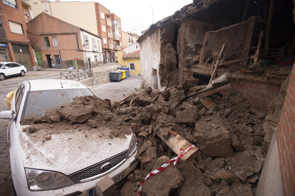 Otro derrumbe en el barrio de Las Vacas.  / DAVID CASTRO