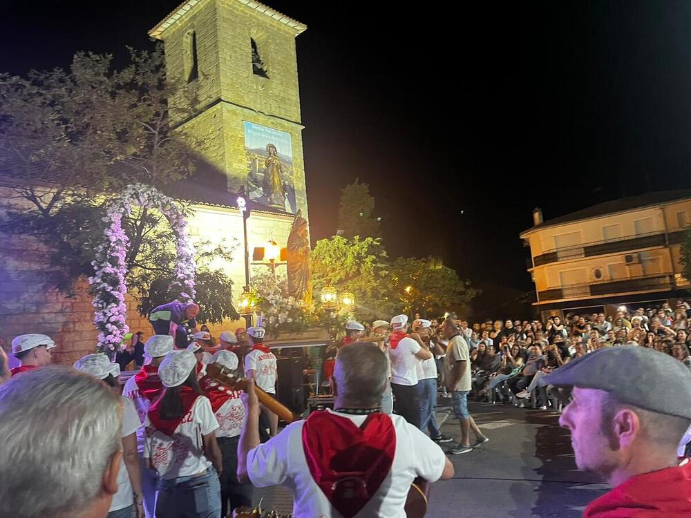 Emotivo inicio festivo en Sotillo de la Adrada