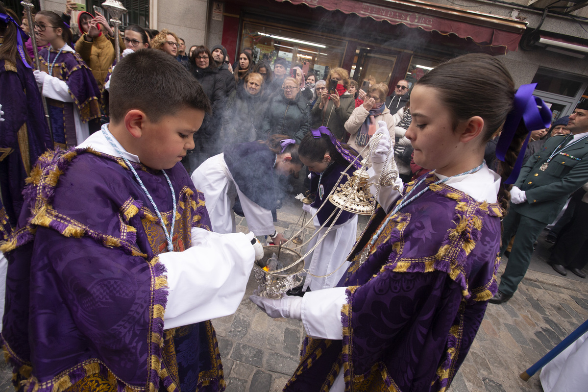 Procesión de la Estrella Semana Santa 2024. Se las da el tercer grado a dos presas de la carcel de Brieva.  / ISABEL GARCÍA