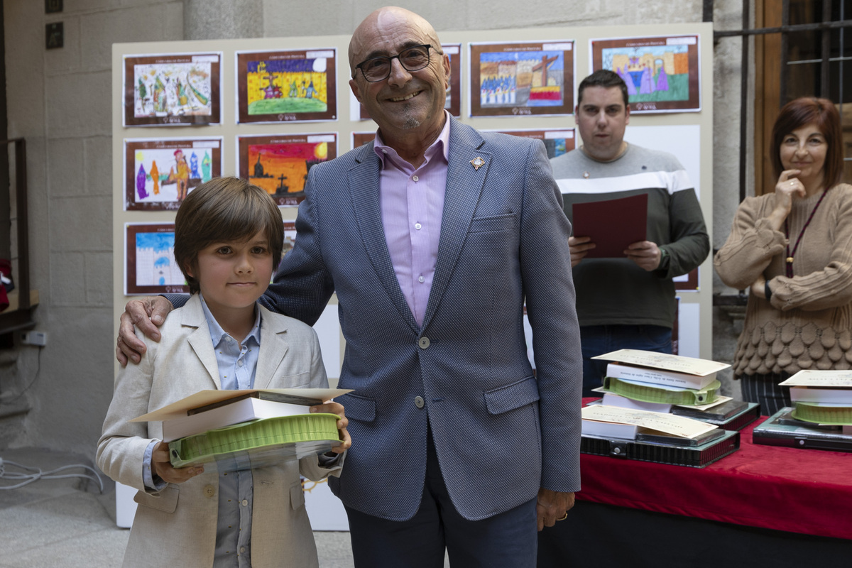 Entrega de premios a los ganadores del XII Concurso de Dibujo Escolar de la Semana Santa de Ávila 2024.  / ISABEL GARCÍA