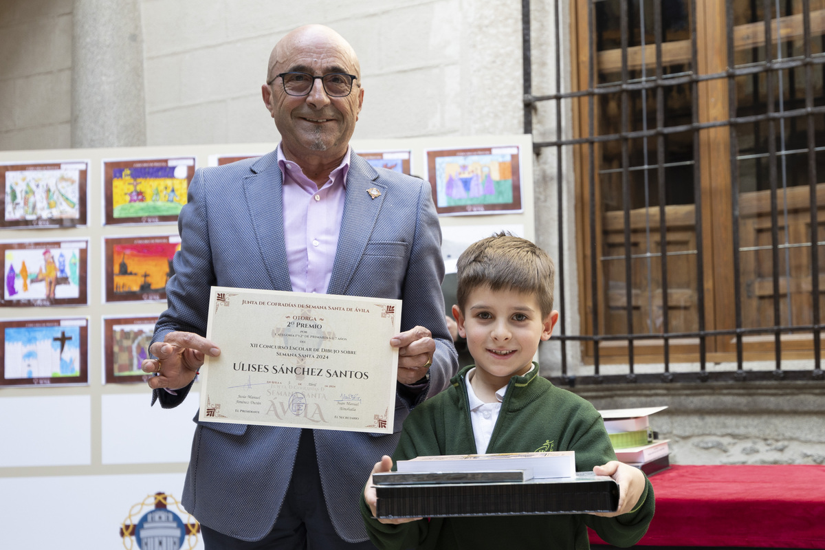 Entrega de premios a los ganadores del XII Concurso de Dibujo Escolar de la Semana Santa de Ávila 2024.  / ISABEL GARCÍA