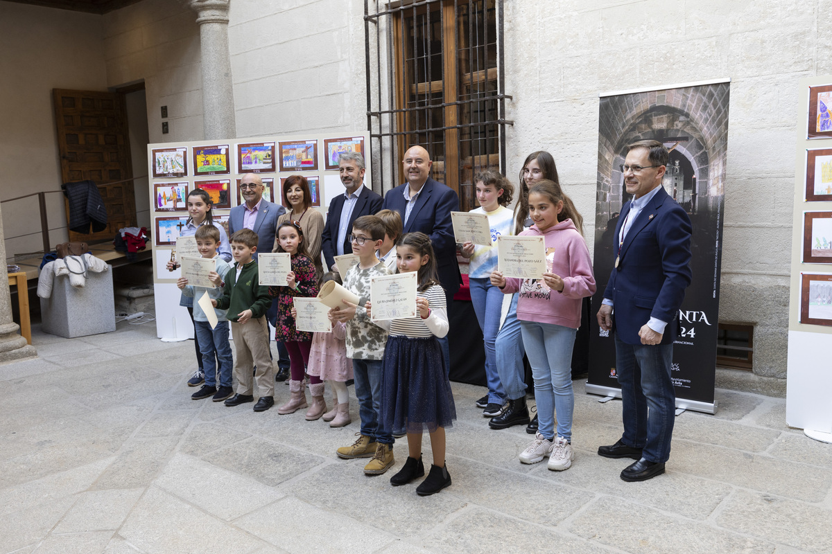 Entrega de premios a los ganadores del XII Concurso de Dibujo Escolar de la Semana Santa de Ávila 2024.  / ISABEL GARCÍA