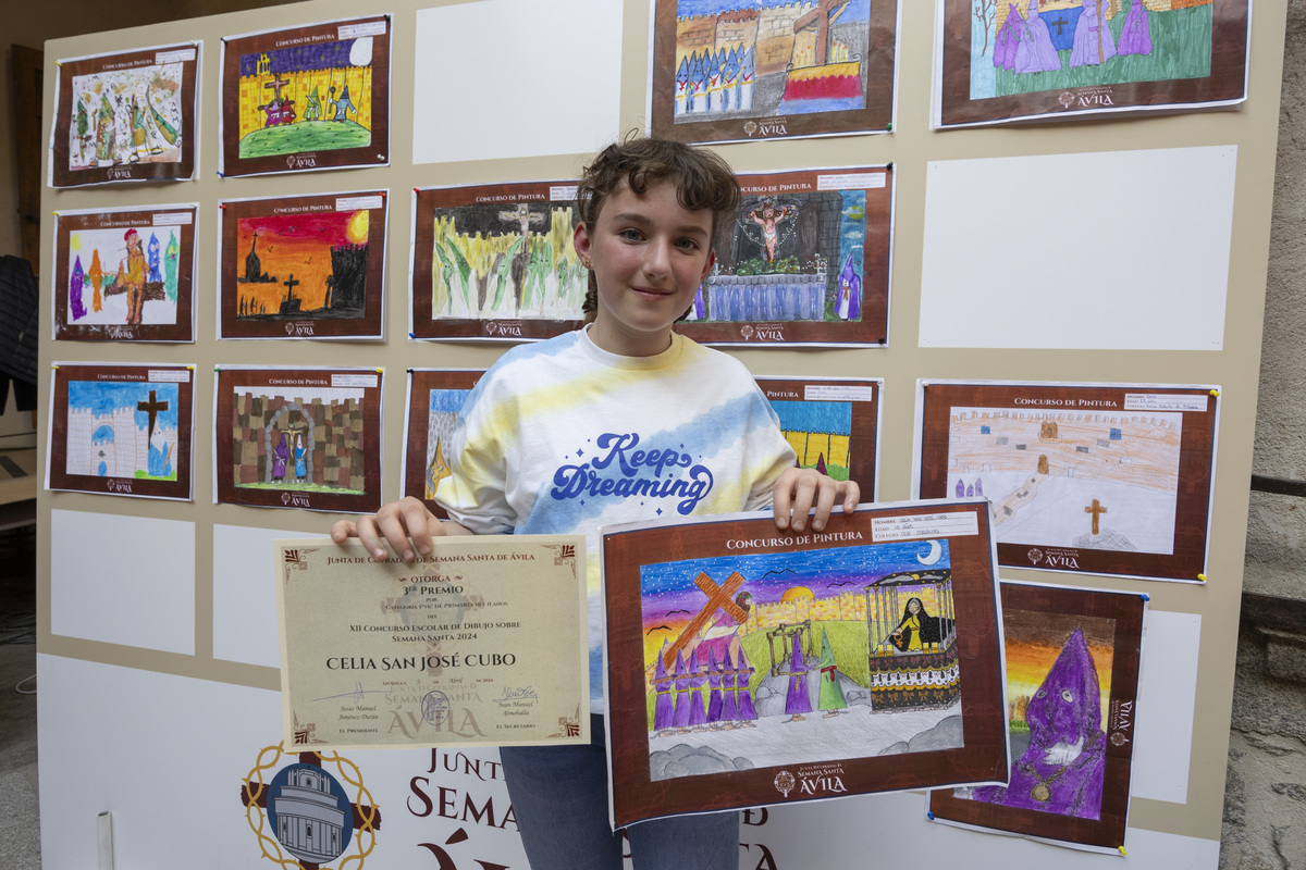 Entrega de premios a los ganadores del XII Concurso de Dibujo Escolar de la Semana Santa de Ávila 2024.  / ISABEL GARCÍA