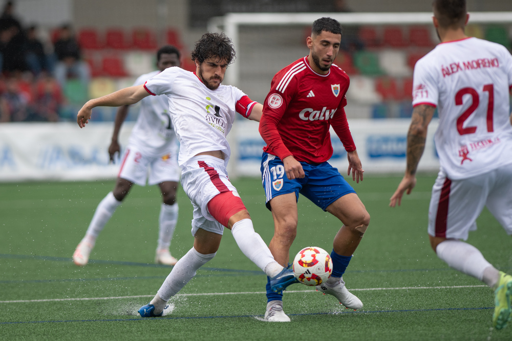 Imágenes del duelo disputado entre el Bergantiños y el Real Ávila