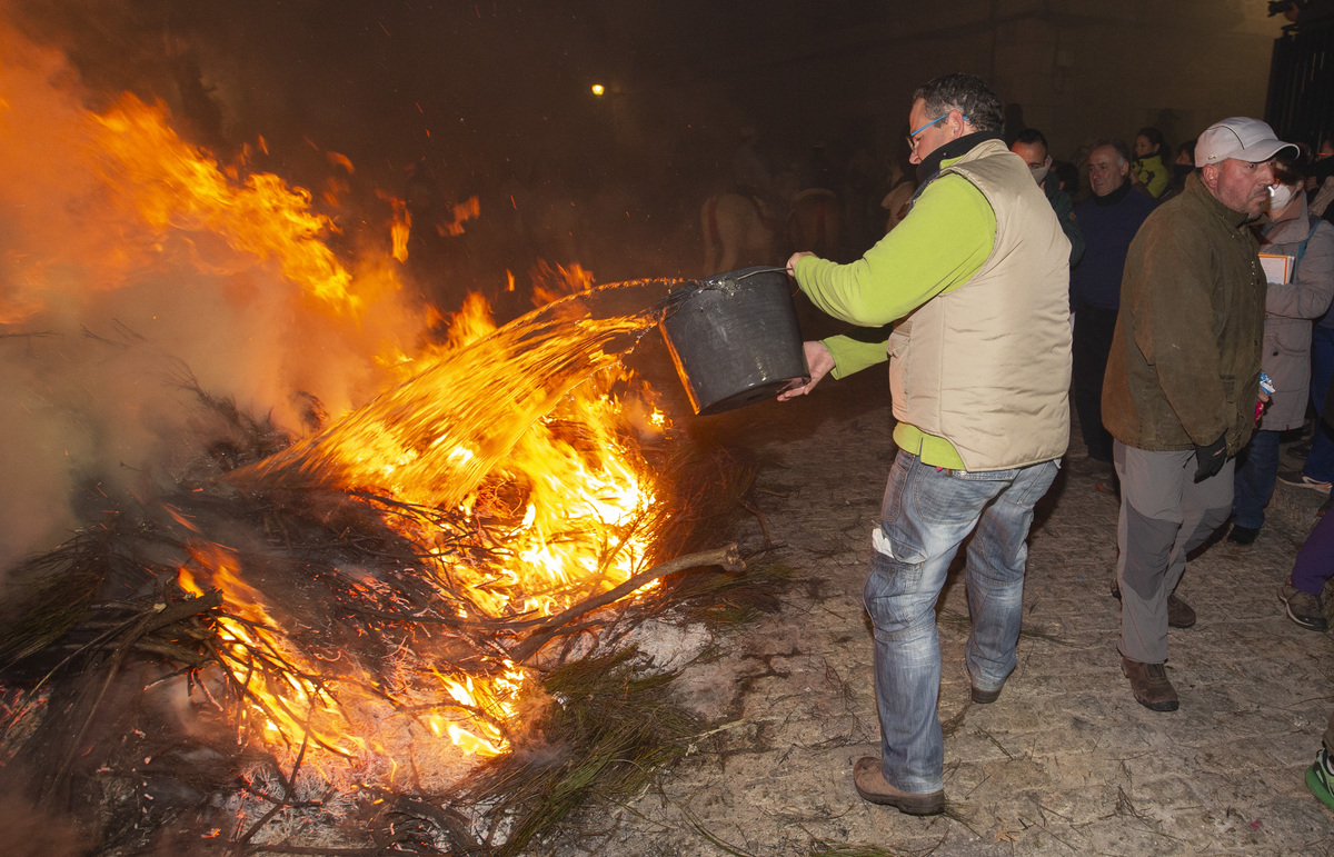 Luminarias de San Bartolomé de Pinares.  / DAVID CASTRO