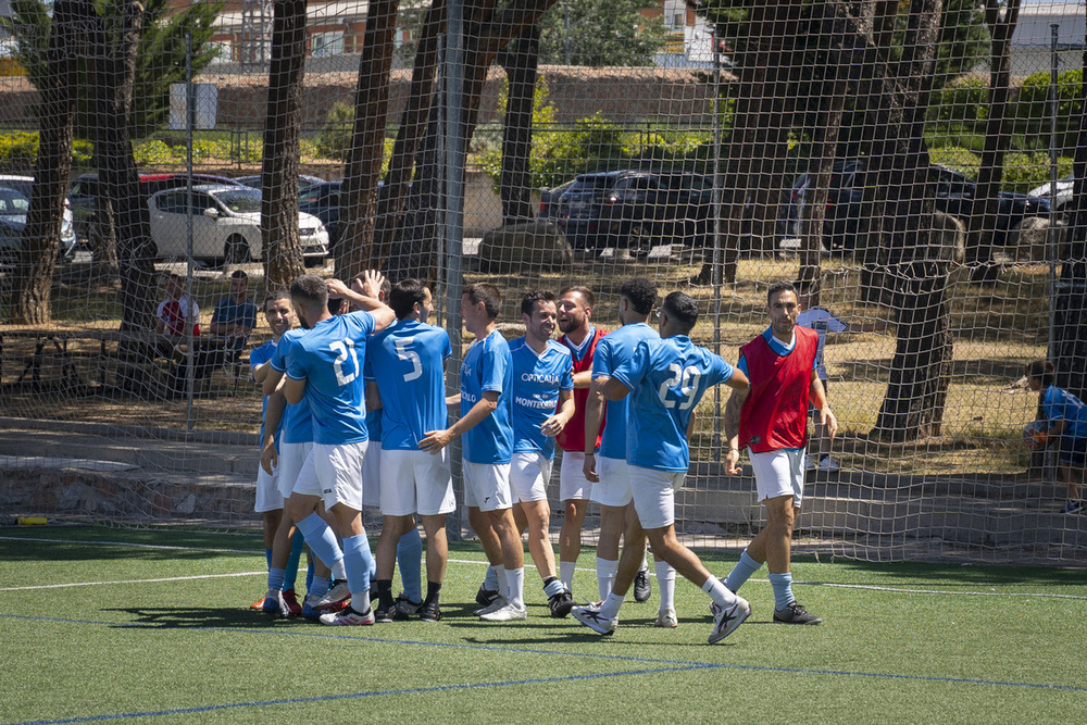 Imagen de los jugadores del Opticalia Bar Montecarlo celebrado el título. 