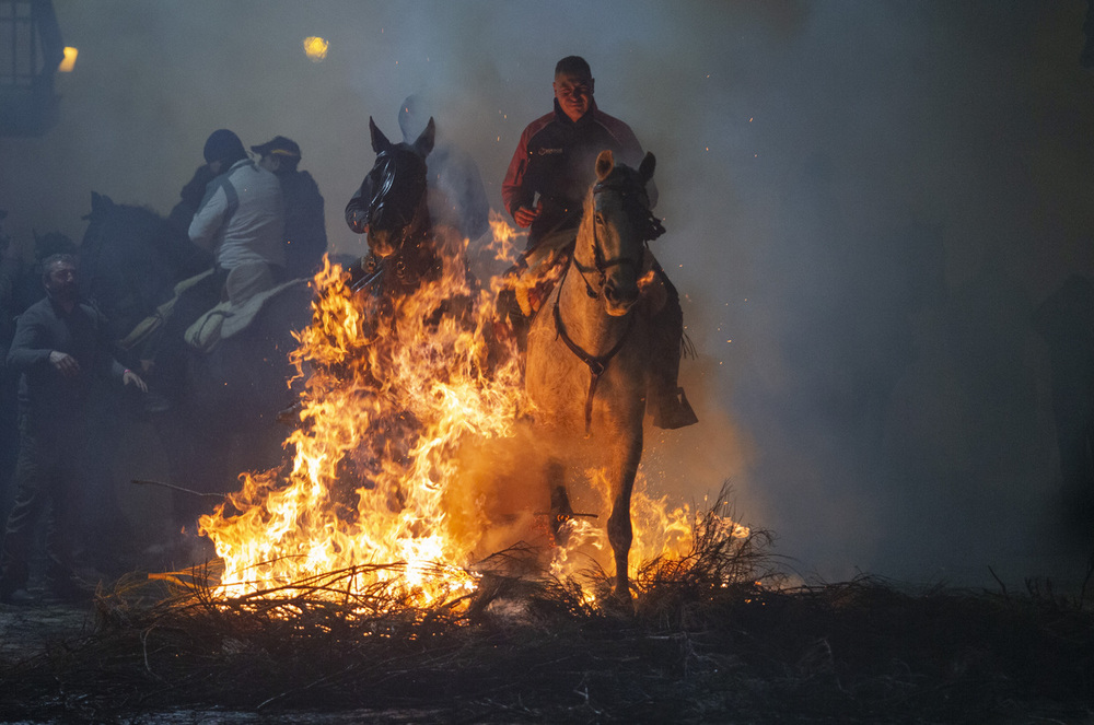 Una noche entre fuego, humo y algo de lluvia