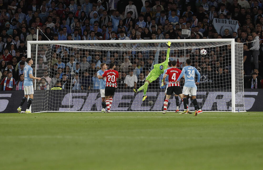 2-1. El Celta remonta y sella su permanencia virtual