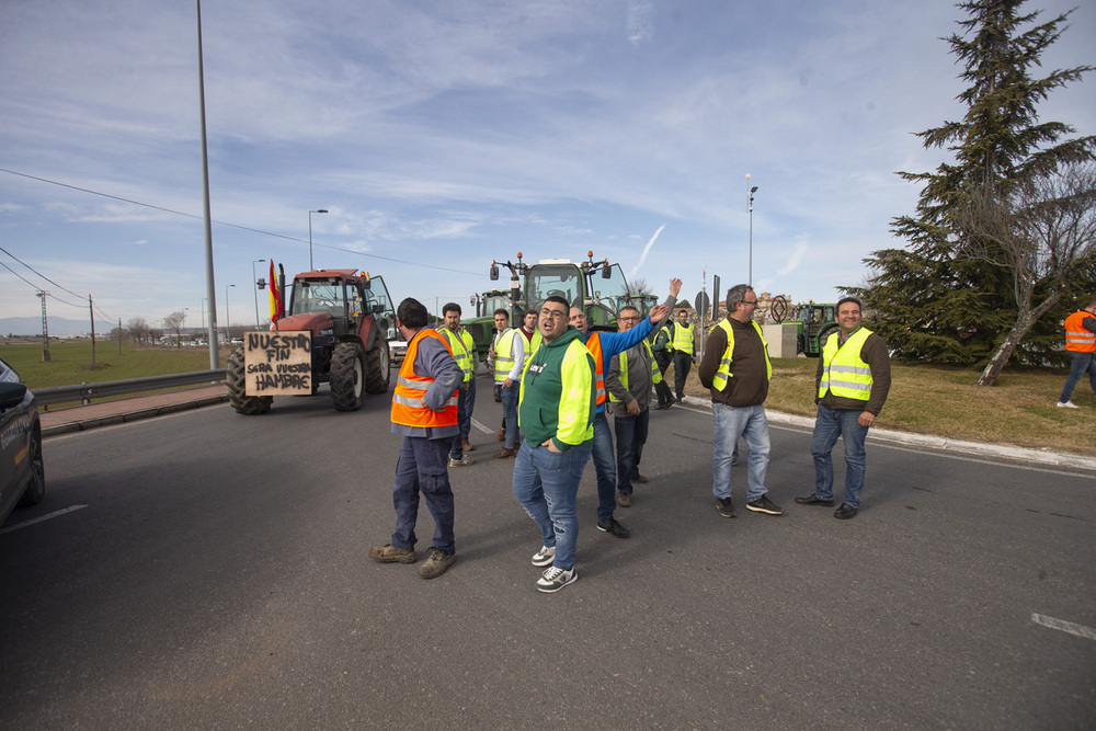 Los tractores empiezan a tomar Ávila