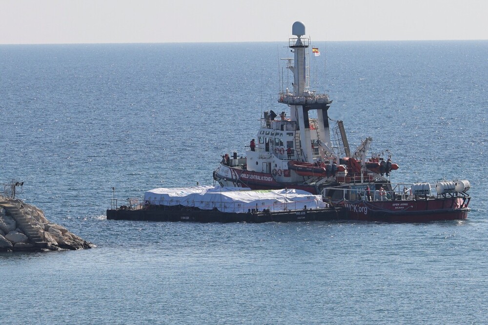 El barco de Open Arms zarpa del puerto de Larnaca (Chipre)