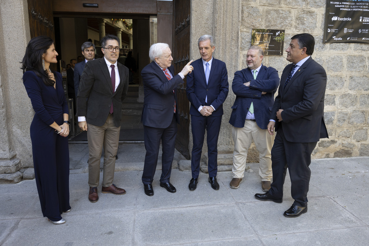 El presidente de la Junta de Castilla y
León, Alfonso Fernández Mañueco,
inaugura la Exposición ‘Crónica Gráfica.
Un año de Diario de Ávila en imágenes’