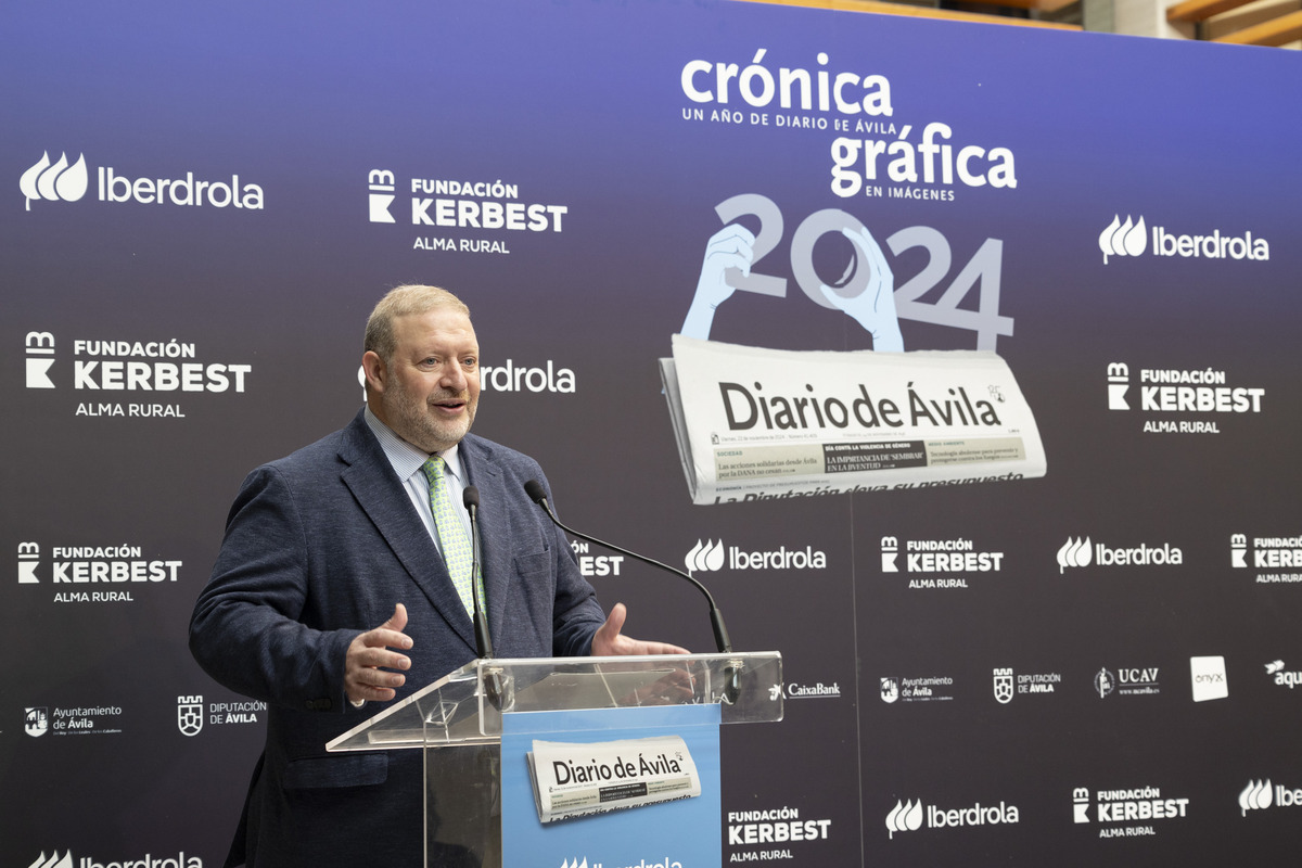 El presidente de la Junta de Castilla y
León, Alfonso Fernández Mañueco,
inaugura la Exposición ‘Crónica Gráfica.
Un año de Diario de Ávila en imágenes’  / ISABEL GARCÍA