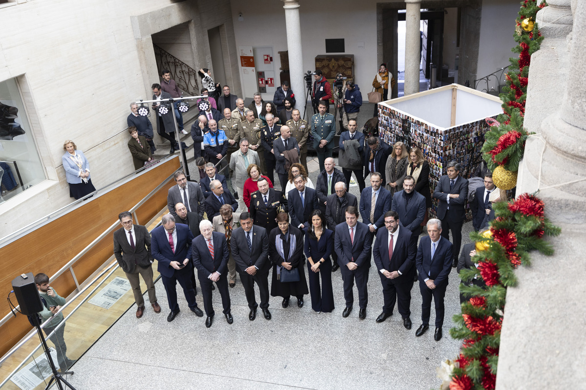 El presidente de la Junta de Castilla y
León, Alfonso Fernández Mañueco,
inaugura la Exposición ‘Crónica Gráfica.
Un año de Diario de Ávila en imágenes’  / ISABEL GARCÍA