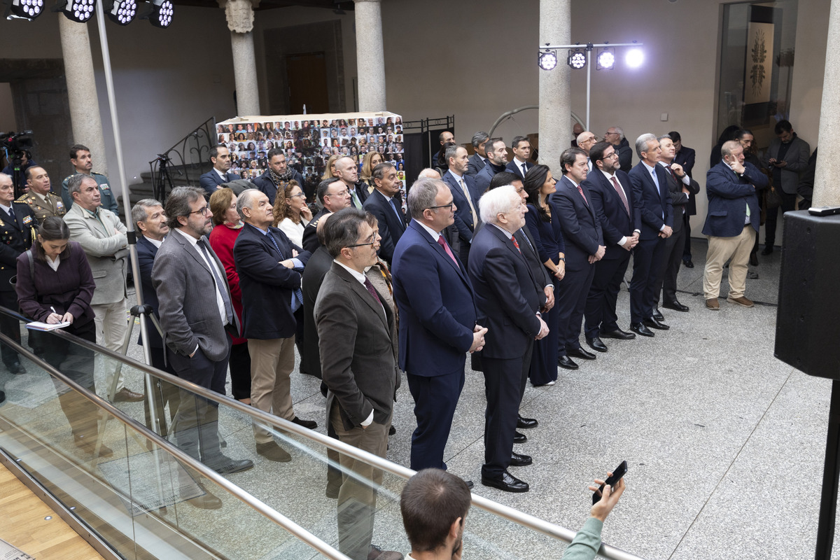 El presidente de la Junta de Castilla y
León, Alfonso Fernández Mañueco,
inaugura la Exposición ‘Crónica Gráfica.
Un año de Diario de Ávila en imágenes’  / ISABEL GARCÍA