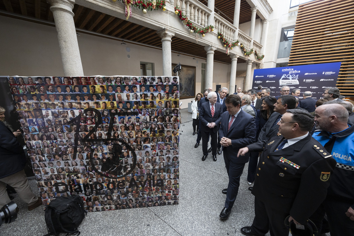 El presidente de la Junta de Castilla y
León, Alfonso Fernández Mañueco,
inaugura la Exposición ‘Crónica Gráfica.
Un año de Diario de Ávila en imágenes’  / ISABEL GARCÍA