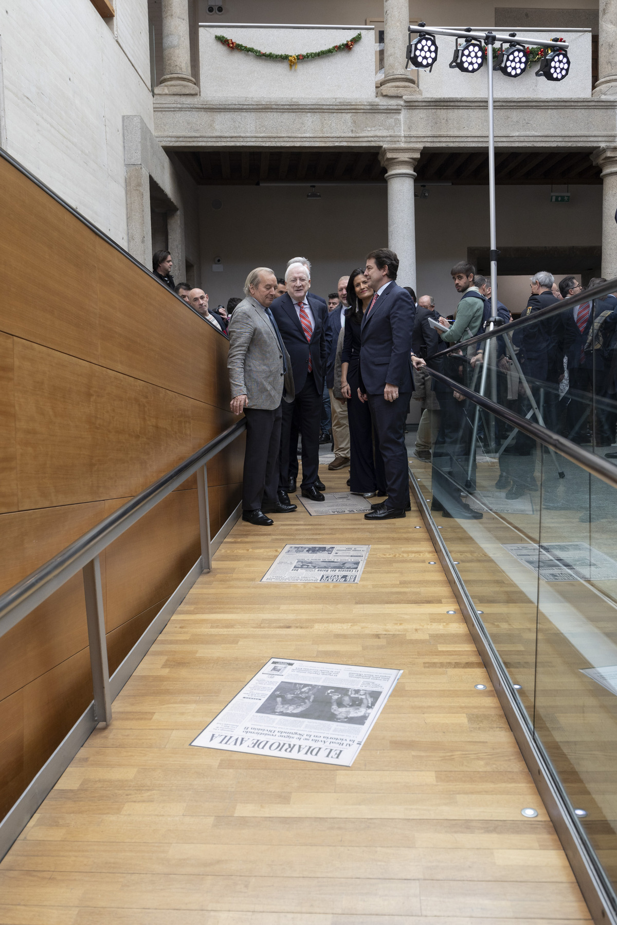 El presidente de la Junta de Castilla y
León, Alfonso Fernández Mañueco,
inaugura la Exposición ‘Crónica Gráfica.
Un año de Diario de Ávila en imágenes’  / ISABEL GARCÍA