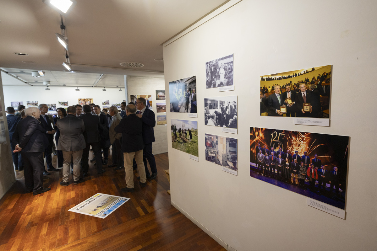 El presidente de la Junta de Castilla y
León, Alfonso Fernández Mañueco,
inaugura la Exposición ‘Crónica Gráfica.
Un año de Diario de Ávila en imágenes’  / ISABEL GARCÍA