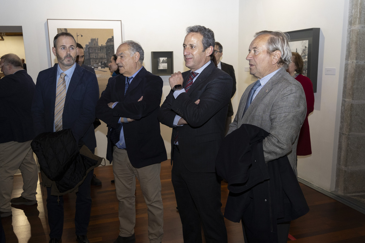 El presidente de la Junta de Castilla y
León, Alfonso Fernández Mañueco,
inaugura la Exposición ‘Crónica Gráfica.
Un año de Diario de Ávila en imágenes’  / ISABEL GARCÍA