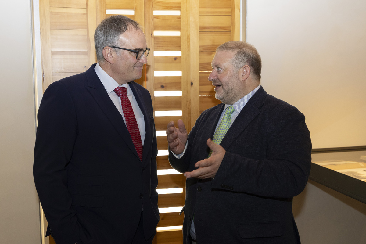 El presidente de la Junta de Castilla y
León, Alfonso Fernández Mañueco,
inaugura la Exposición ‘Crónica Gráfica.
Un año de Diario de Ávila en imágenes’  / ISABEL GARCÍA