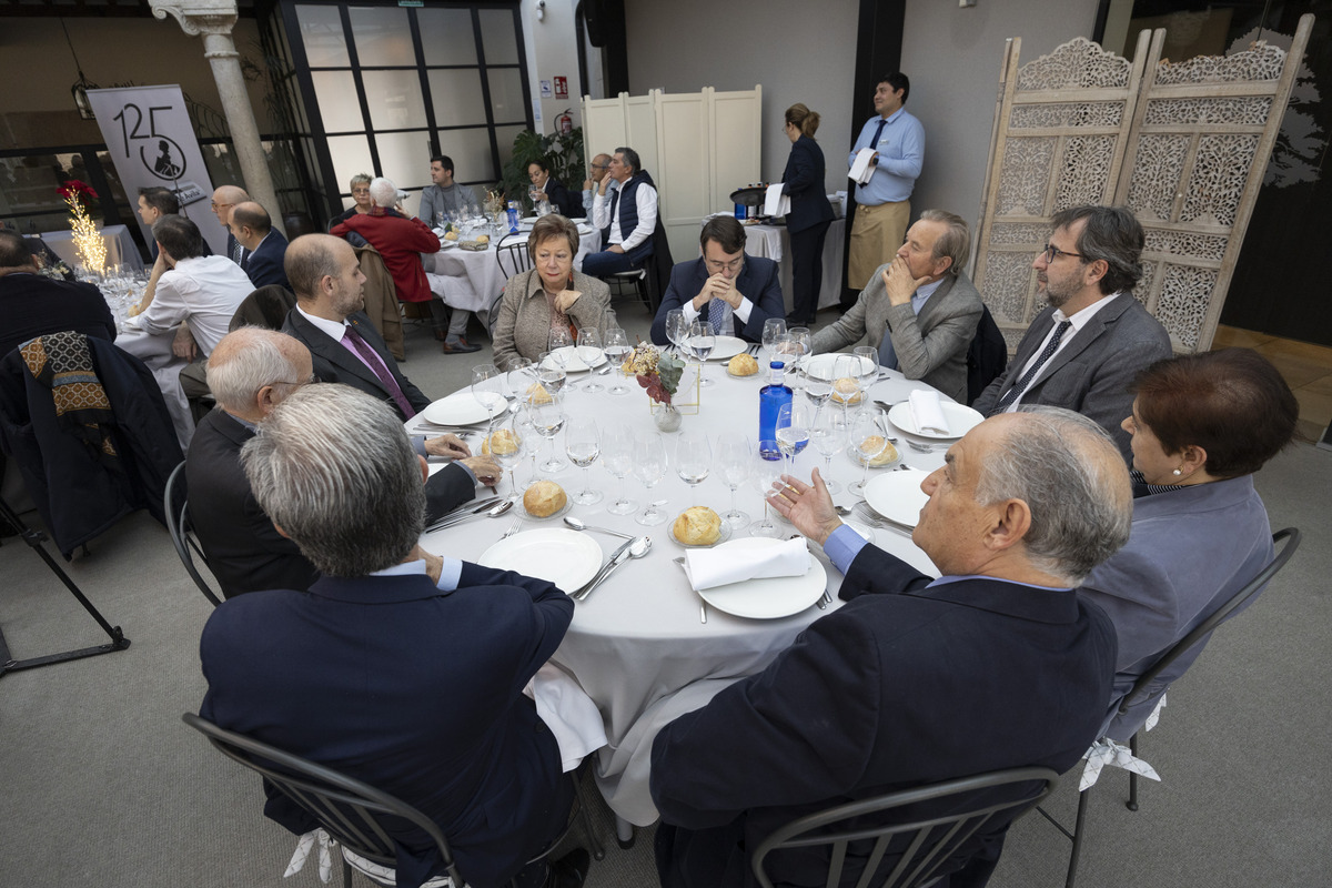 El presidente de la Junta de Castilla y
León, Alfonso Fernández Mañueco,
inaugura la Exposición ‘Crónica Gráfica.
Un año de Diario de Ávila en imágenes’  / ISABEL GARCÍA