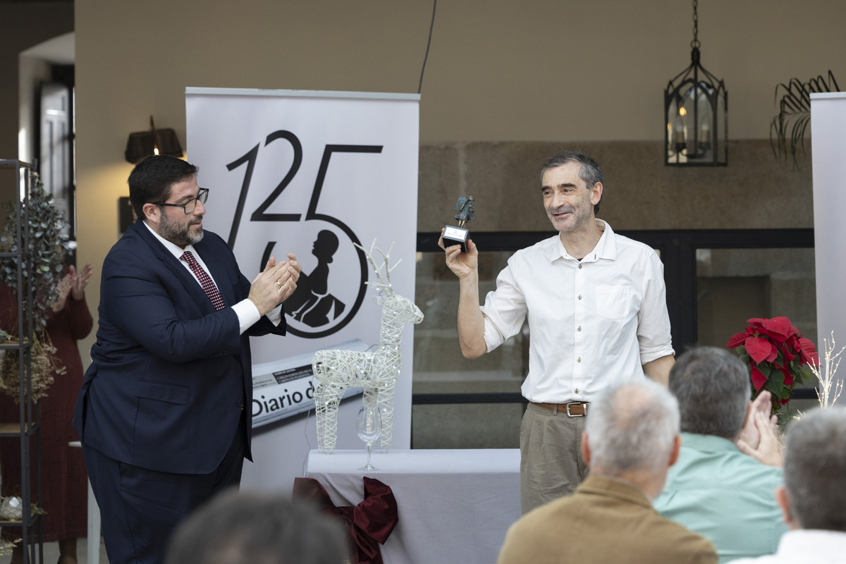 El presidente de la Junta de Castilla y
León, Alfonso Fernández Mañueco,
inaugura la Exposición ‘Crónica Gráfica.
Un año de Diario de Ávila en imágenes’  / ISABEL GARCÍA