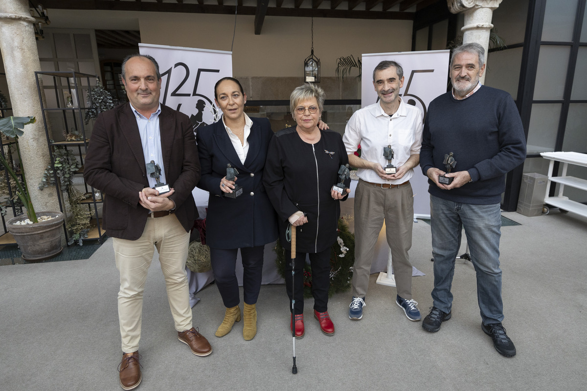 El presidente de la Junta de Castilla y
León, Alfonso Fernández Mañueco,
inaugura la Exposición ‘Crónica Gráfica.
Un año de Diario de Ávila en imágenes’  / ISABEL GARCÍA