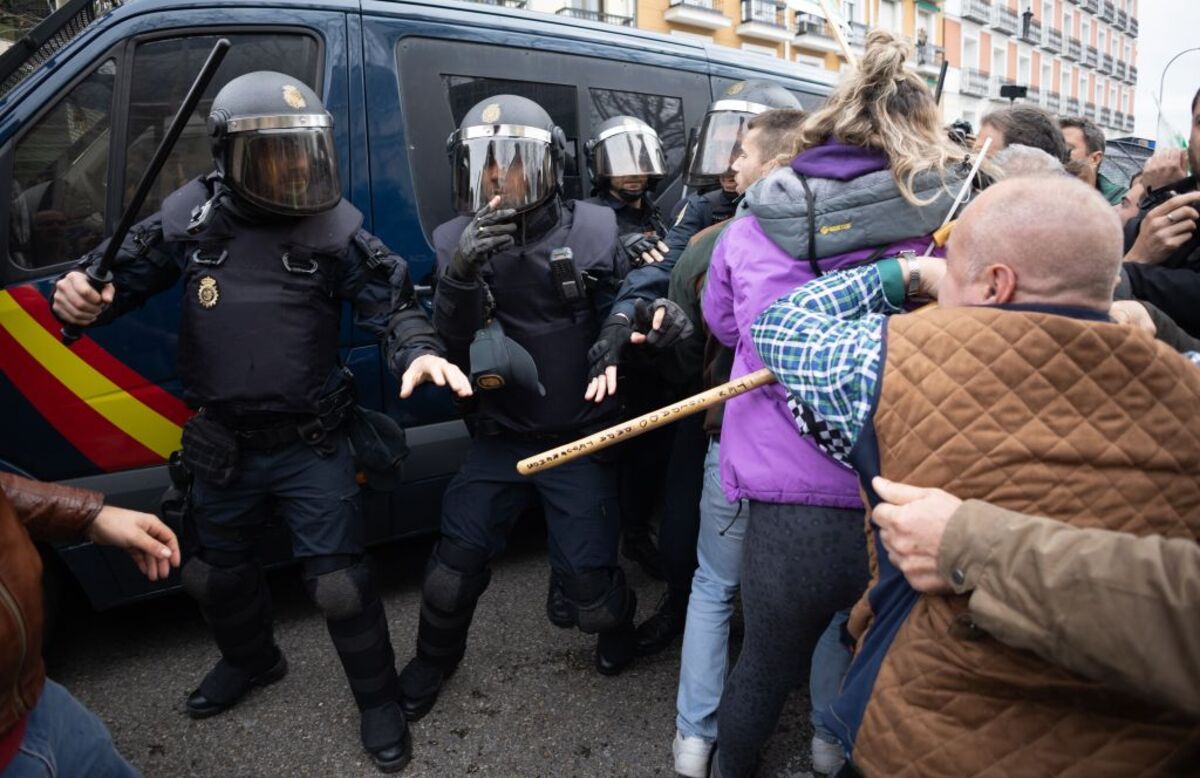 Décimosexta jornada de protestas de los tractores en las carreteras españolas para pedir mejoras en el sector  / EDUARDO PARRA