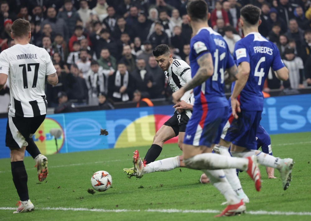 Rashica y Rafa Silva amargan al Athletic en el debut de Solksj