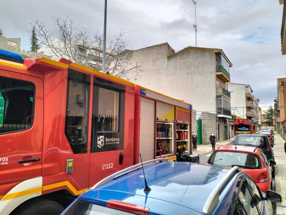 Tres evacuados en un incendio en la calle Méndez Vigo