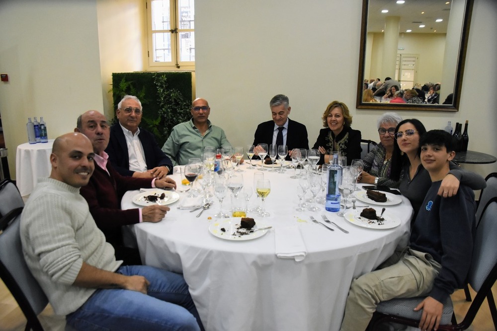 Gala taurina llena de jóvenes promesas y glorias afianzadas