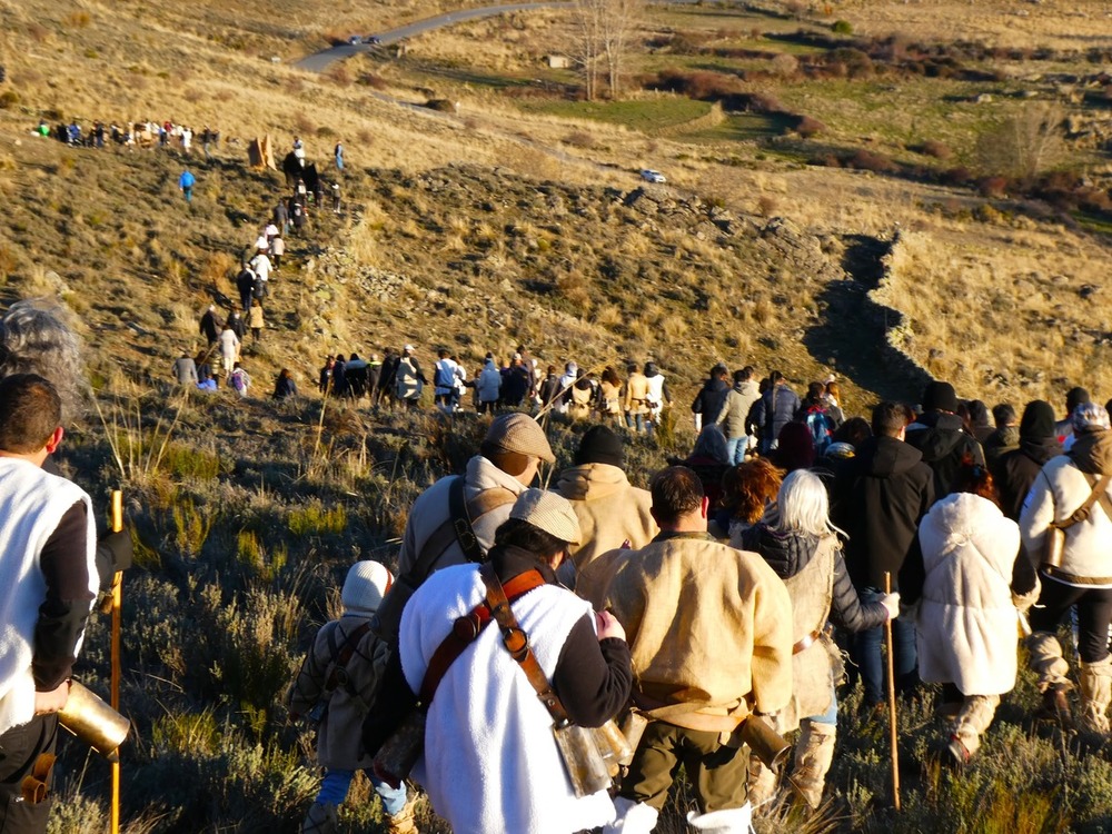 Tres momentos de la cencerrada de Riofrío y Cabañas.