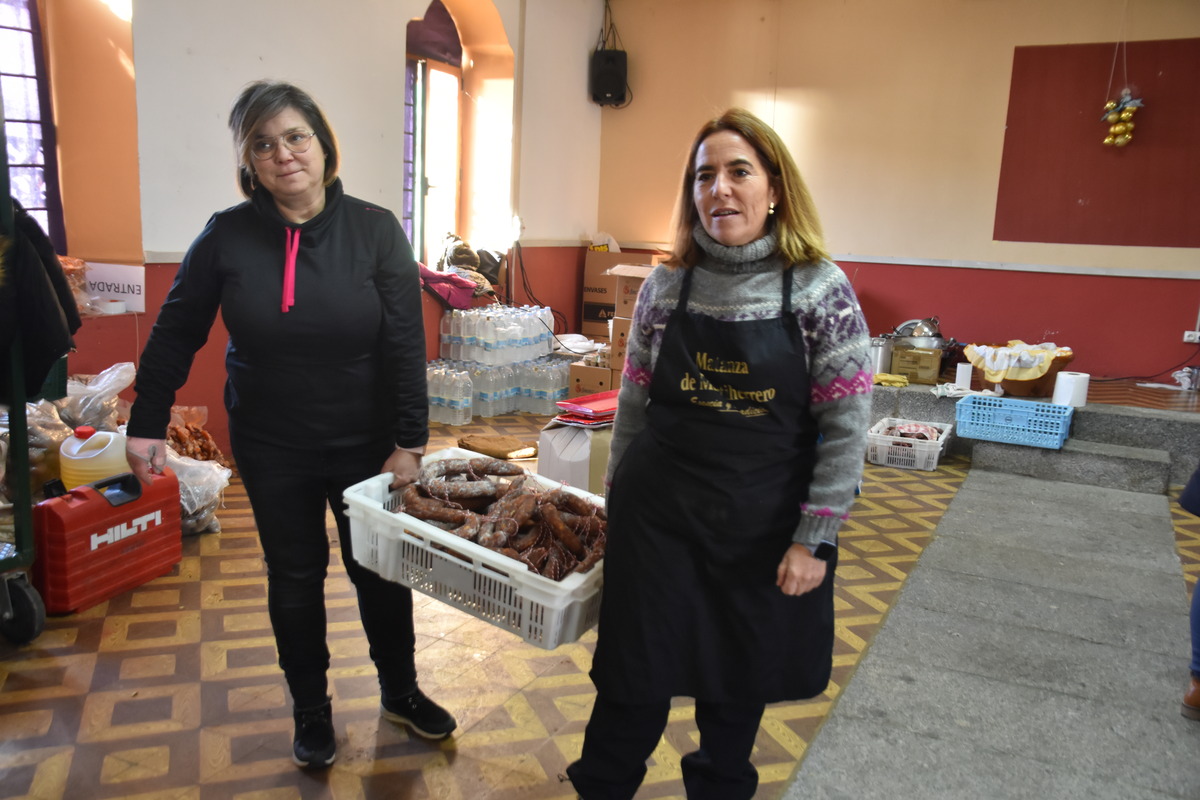 Diferentes instantes de la celebración X Matanza Tradicional de Martiherrero  / GONZALO GONZÁLEZ DE VEGA