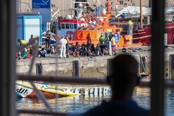 El Hierro recibe 739 migrantes en una noche