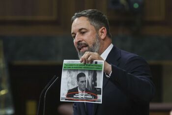 Abascal culpa a Sánchez de dar un golpe de Estado