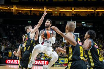 El Baskonia escapa de la trampa de Berlín
