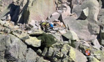 Evacuado un hombre de 65 años tras sufrir una caída en Gredos