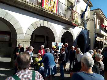 Vecinos de El Tiemblo piden otro ascensor en la residencia