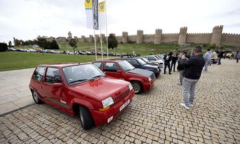 Concentración de Renault 5 GT Turbo a los pies de la Muralla