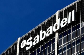 El Sabadell avisa que la OPA del BBVA recortaría 4.000 empleos