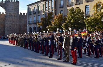 La música militar resuena en el corazón de Ávila