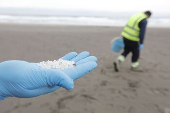 Galicia elevará la alerta a nivel 2 por los vertidos de pellets