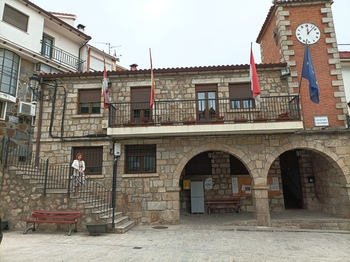 La plaza mayor de Mijares, el lugar donde discurre la vida