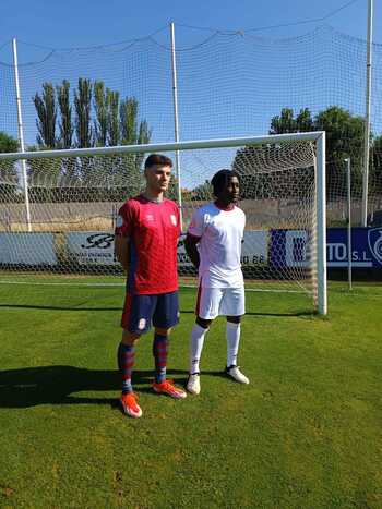 El club presenta su equipación para el estreno en Segunda RFEF