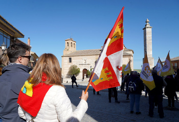 450 personas inician en Villalar la celebración del Día de CyL