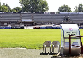 El Real Ávila prepara la grada descubierta